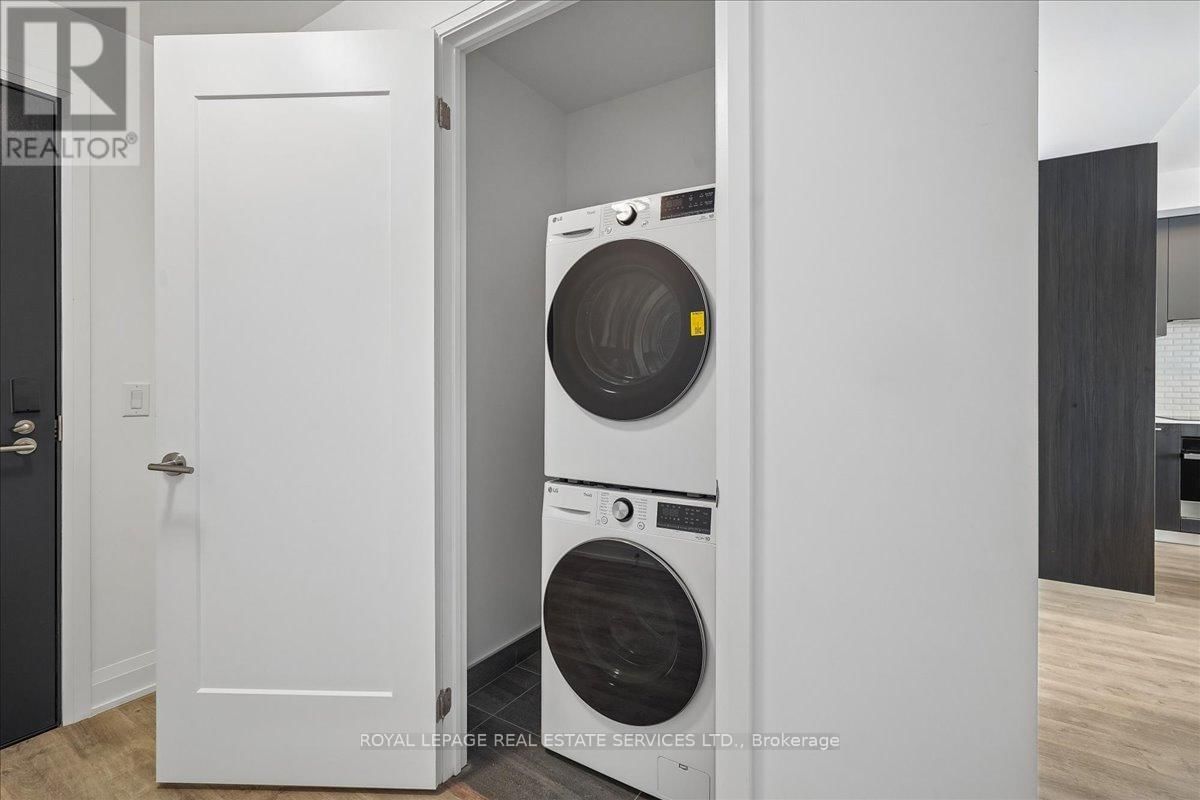 2704 - 65 BROADWAY AVENUE Image 21