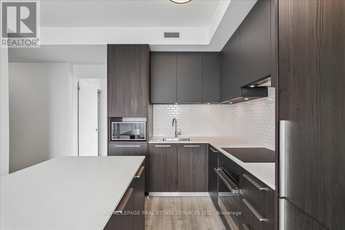 2704 - 65 BROADWAY AVENUE Image 9