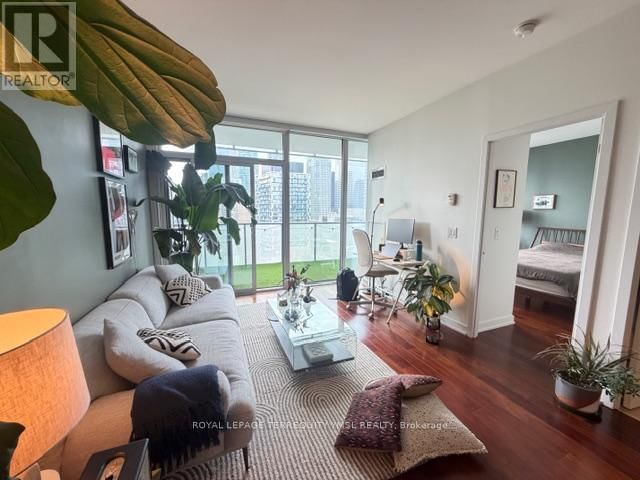 2102 - 1 MARKET STREET Image 10