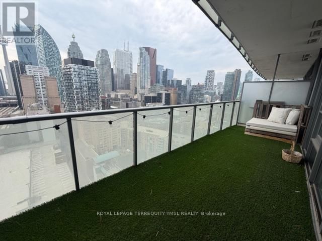 2102 - 1 MARKET STREET Image 14