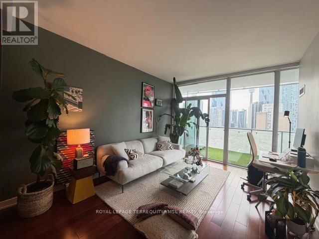 2102 - 1 MARKET STREET Image 8