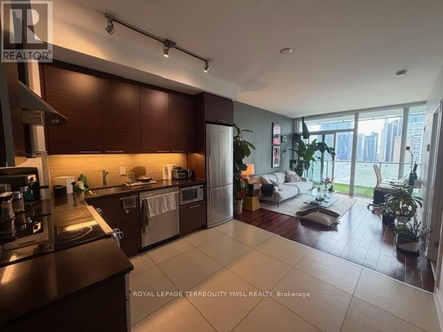 2102 - 1 MARKET STREET Image 9