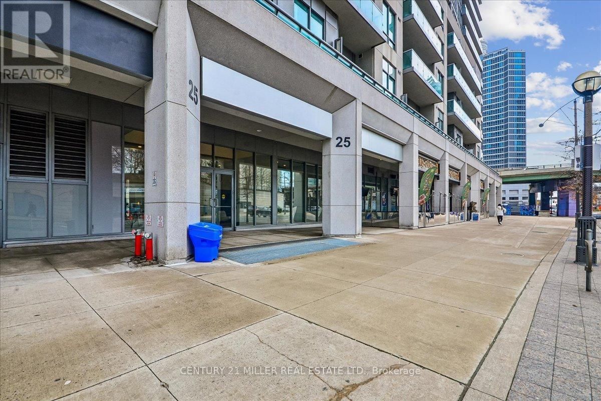 326 - 25 LOWER SIMCOE STREET Image 3