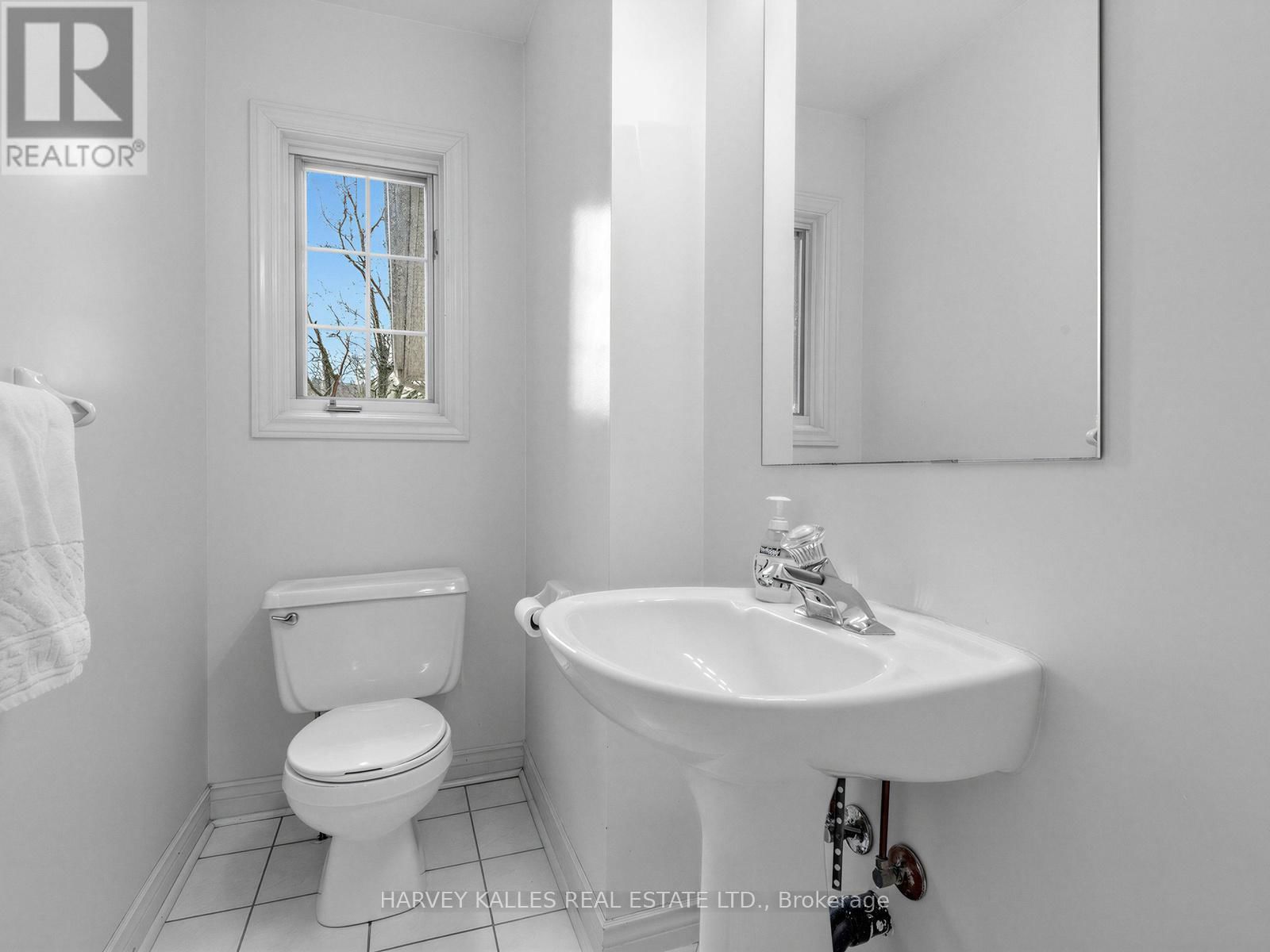 82 BOWRING WALK Image 15