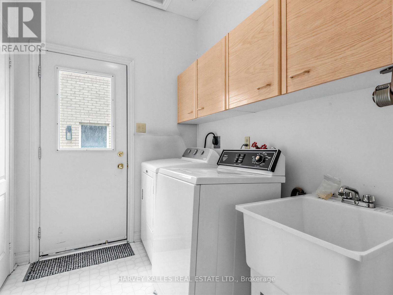 82 BOWRING WALK Image 16