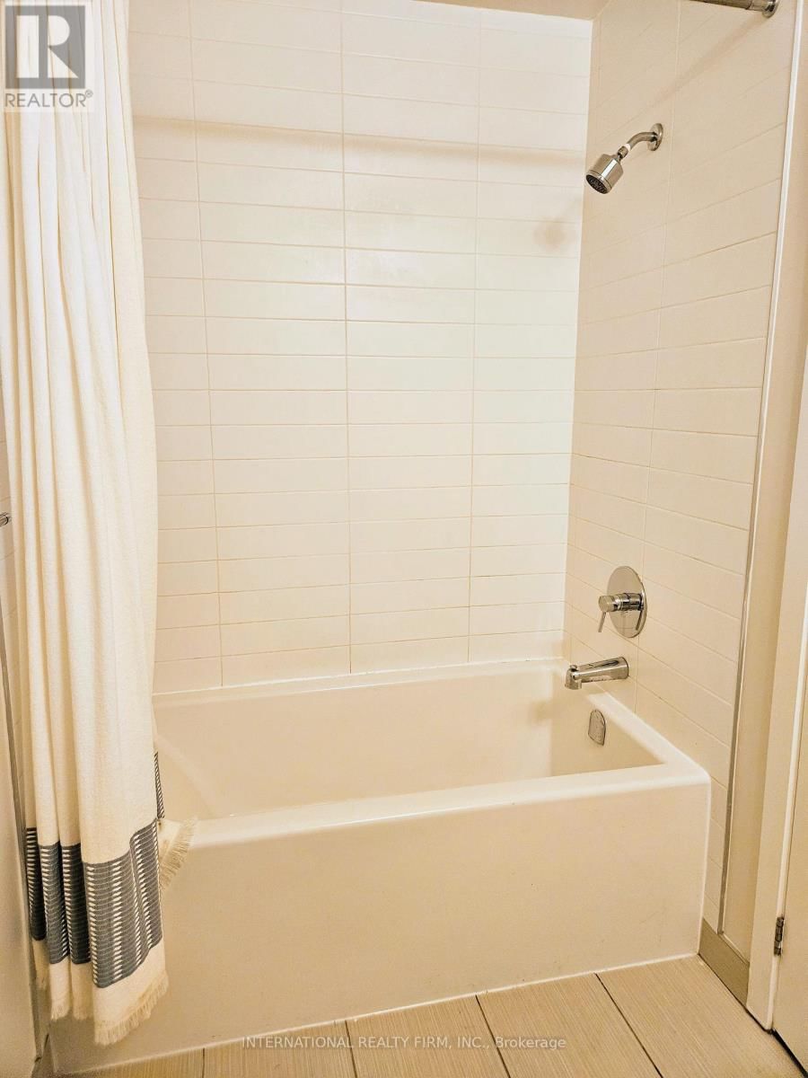 204 - 66 FOREST MANOR ROAD Image 13