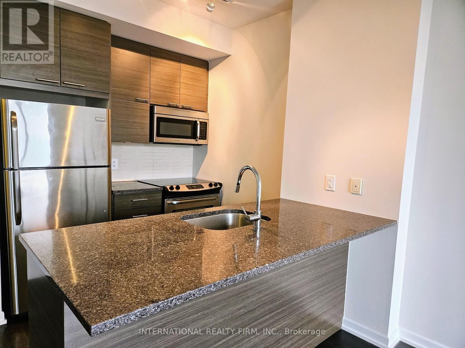 204 - 66 FOREST MANOR ROAD Image 5