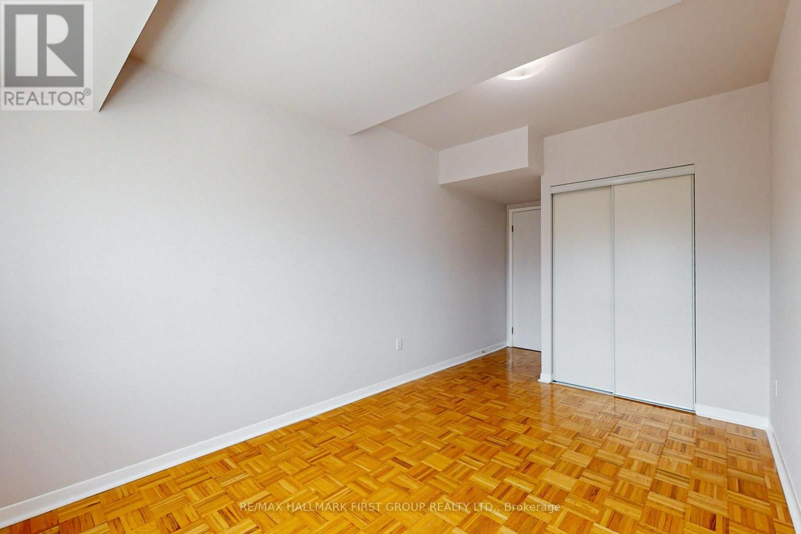 304 - 8 OXFORD STREET Image 23