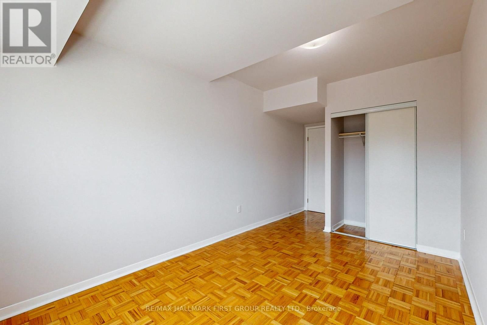 304 - 8 OXFORD STREET Image 25