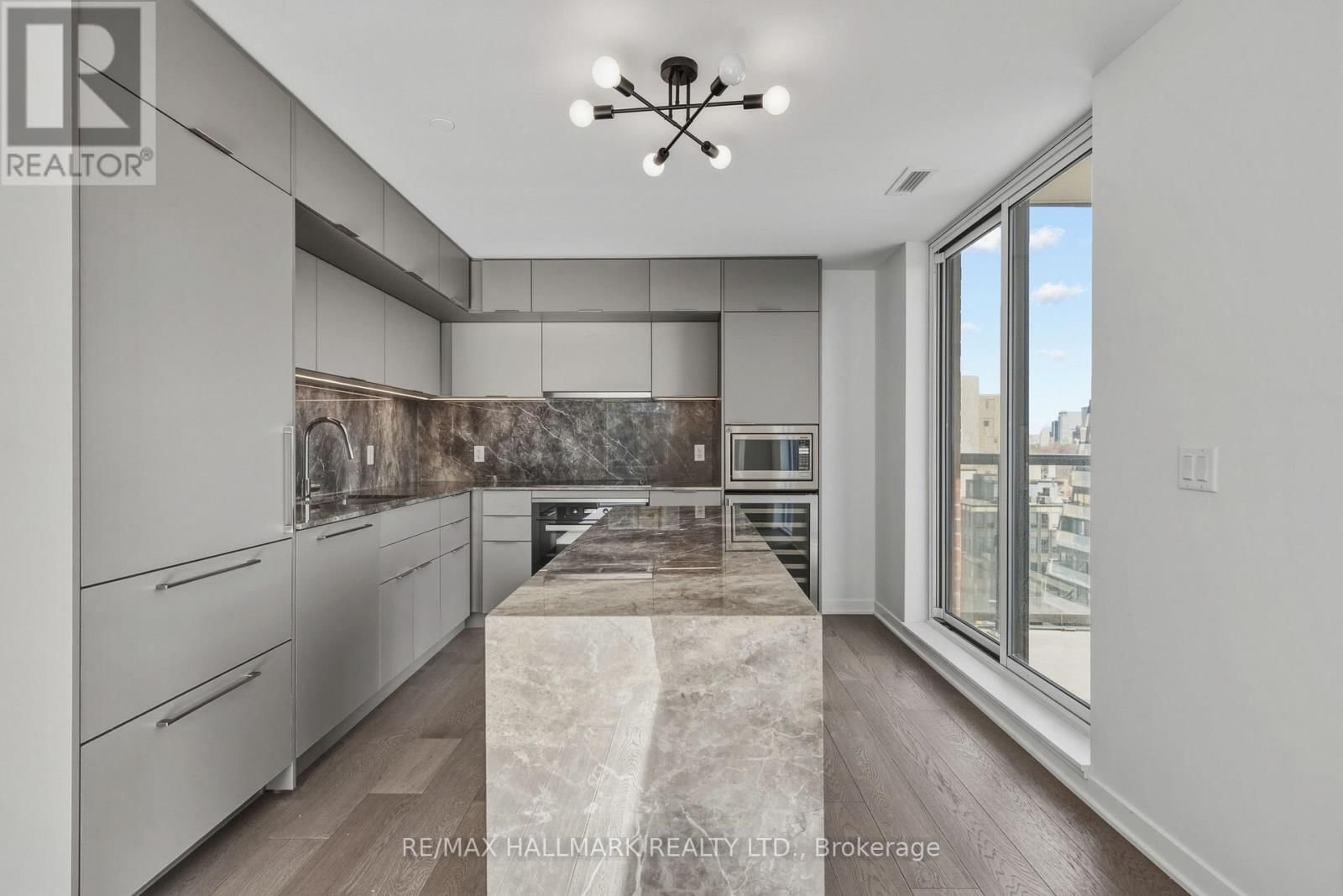 807 - 185 ALBERTA AVENUE Image 5