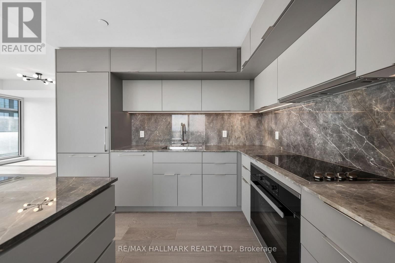 807 - 185 ALBERTA AVENUE Image 8