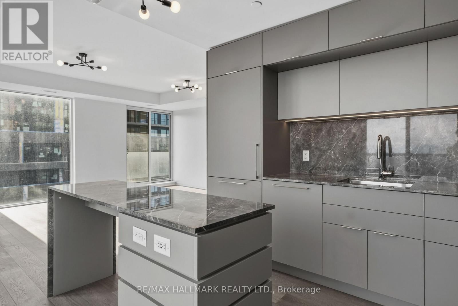 807 - 185 ALBERTA AVENUE Image 9