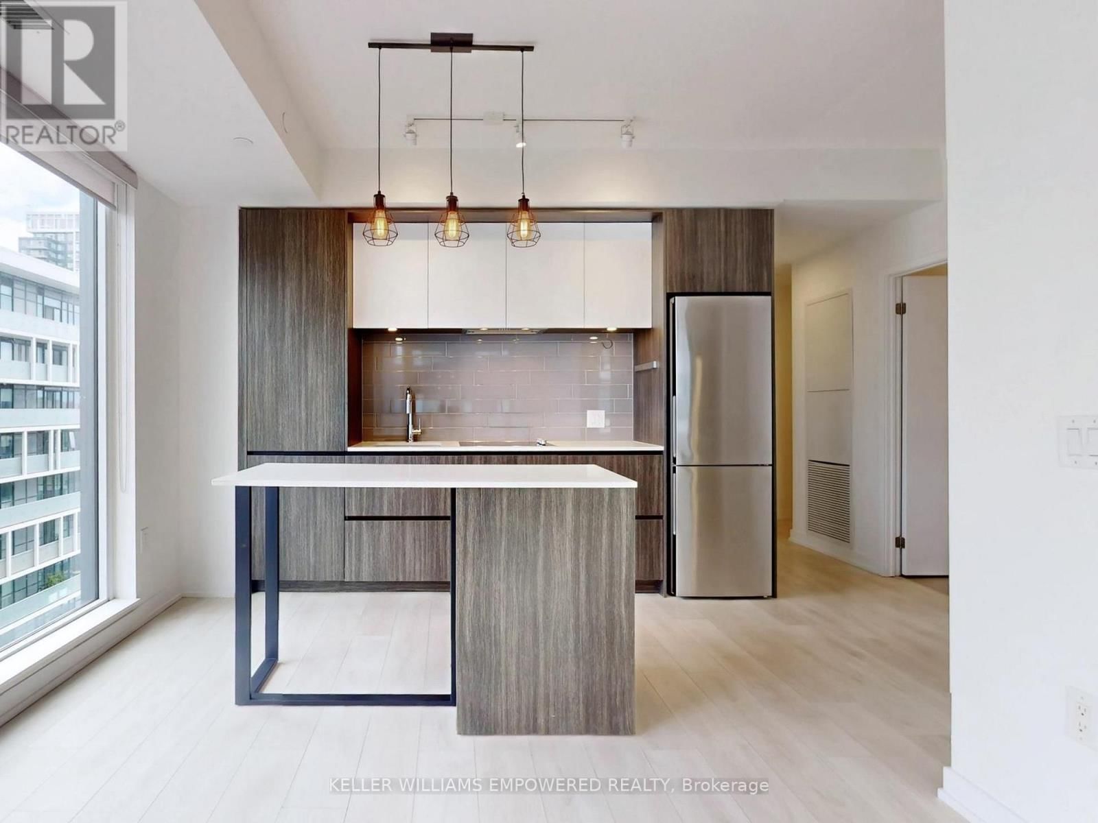 911 - 225 SUMACH STREET Image 10