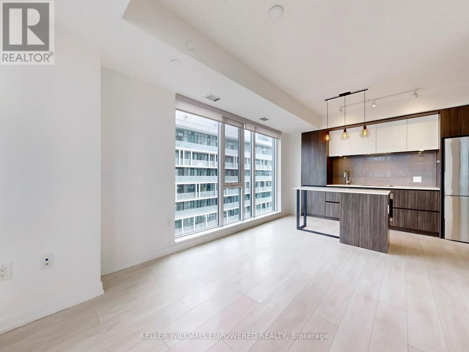 911 - 225 SUMACH STREET Image 11