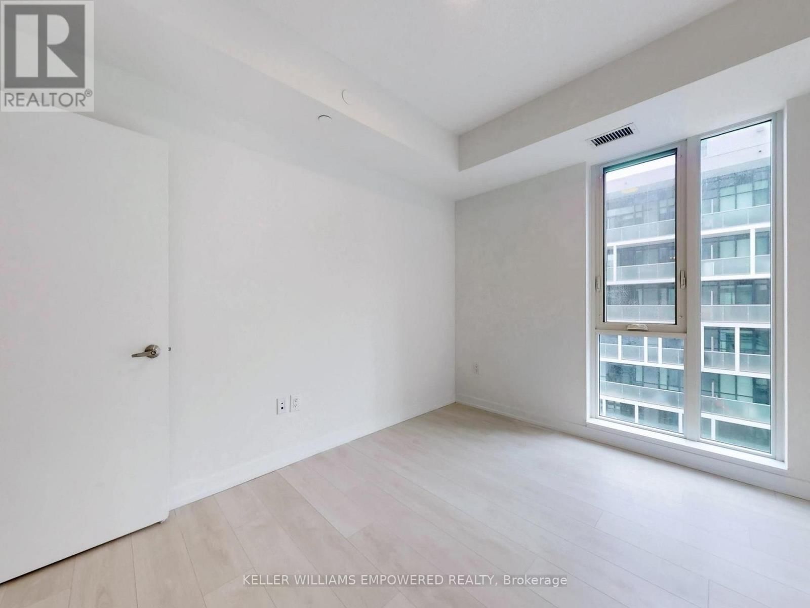 911 - 225 SUMACH STREET Image 17