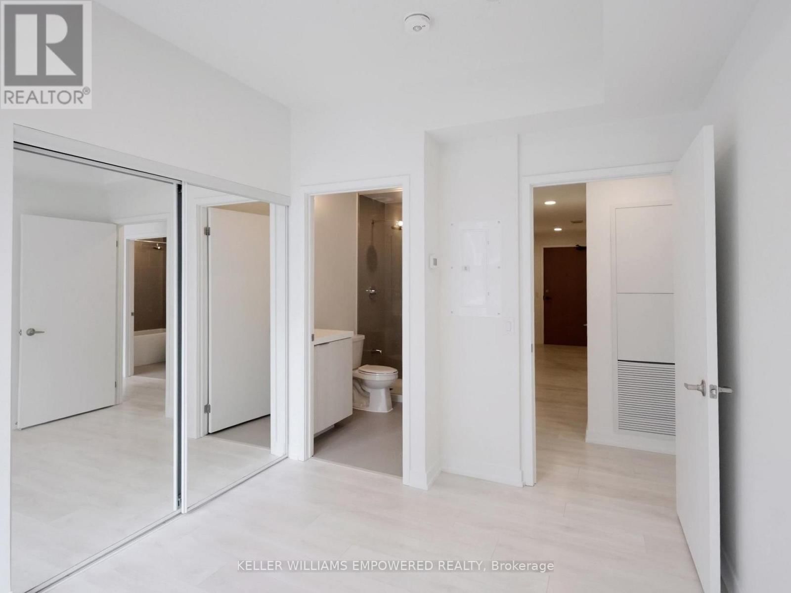 911 - 225 SUMACH STREET Image 18