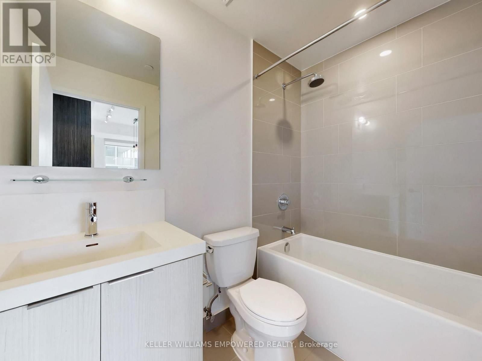 911 - 225 SUMACH STREET Image 24