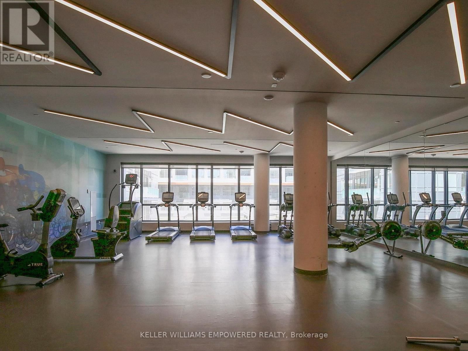 911 - 225 SUMACH STREET Image 27