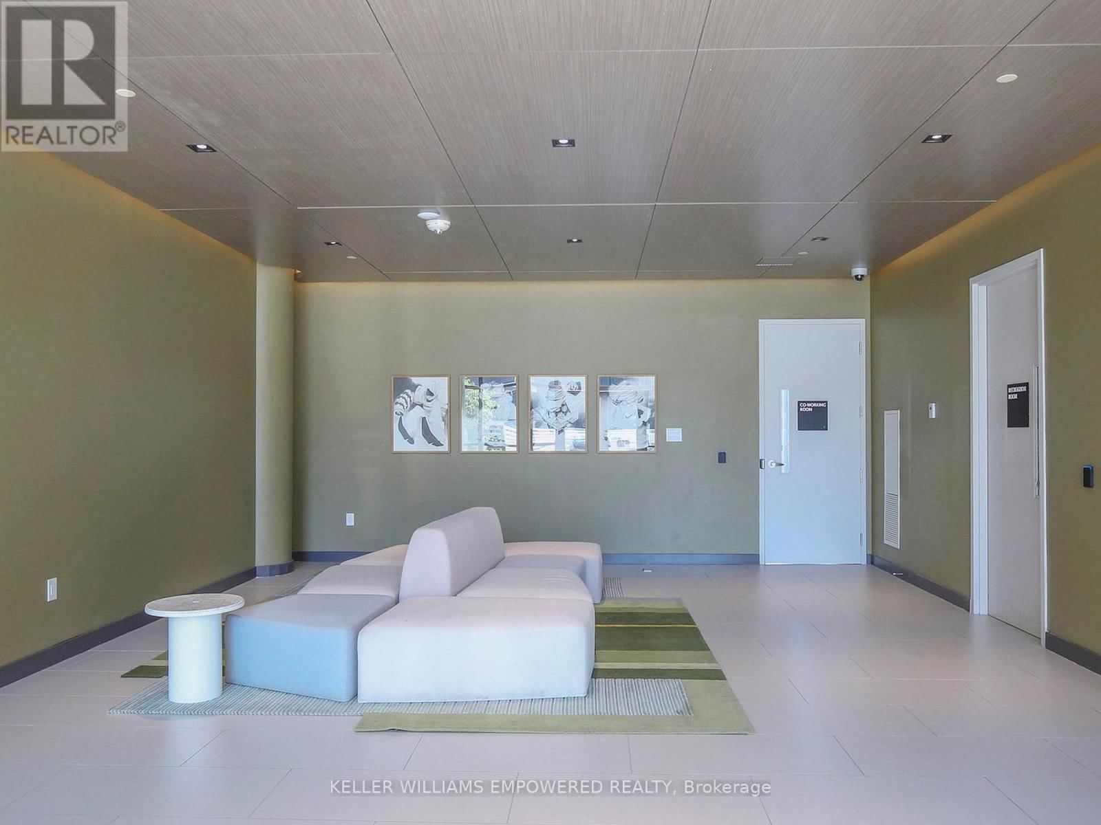 911 - 225 SUMACH STREET Image 32