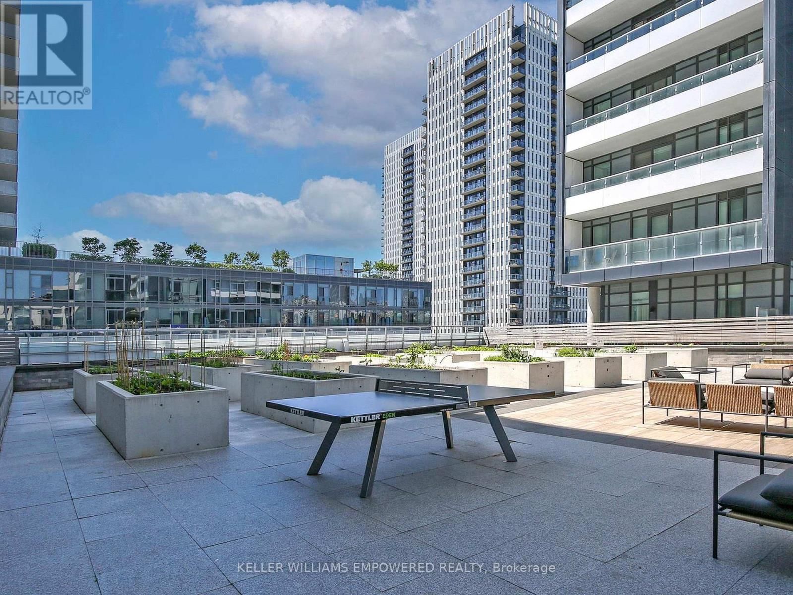 911 - 225 SUMACH STREET Image 34