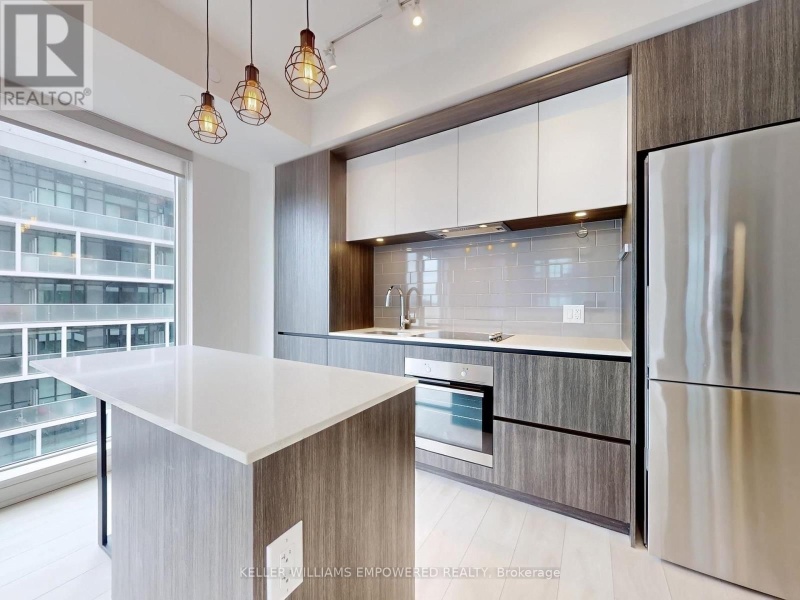 911 - 225 SUMACH STREET Image 6