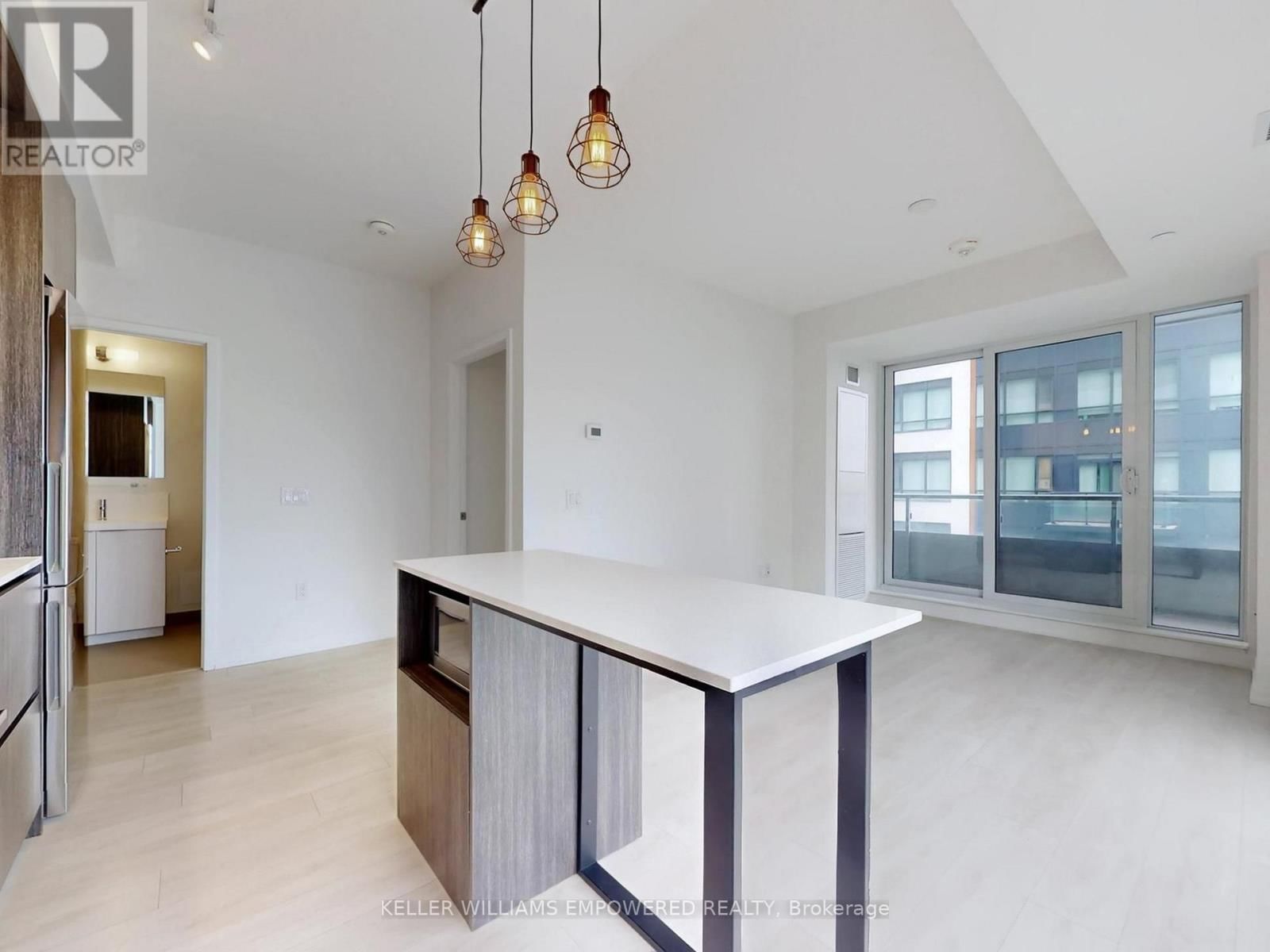 911 - 225 SUMACH STREET Image 9