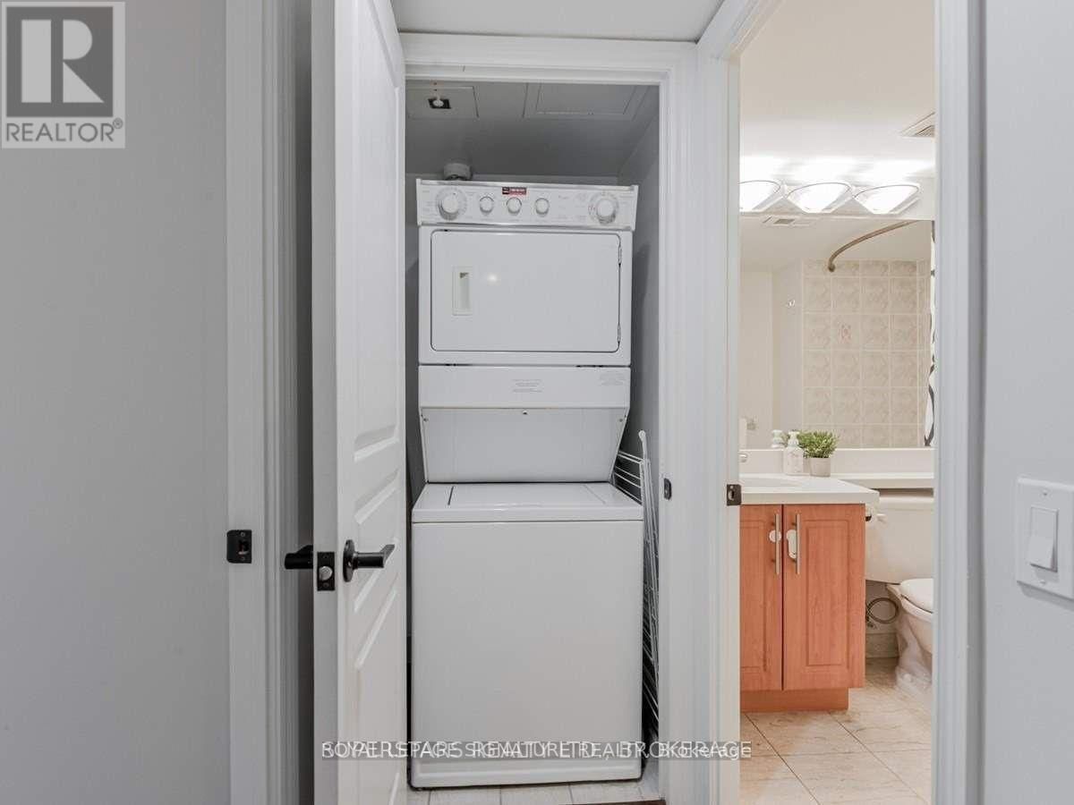 1517 - 15 NORTHTOWN WAY Image 11