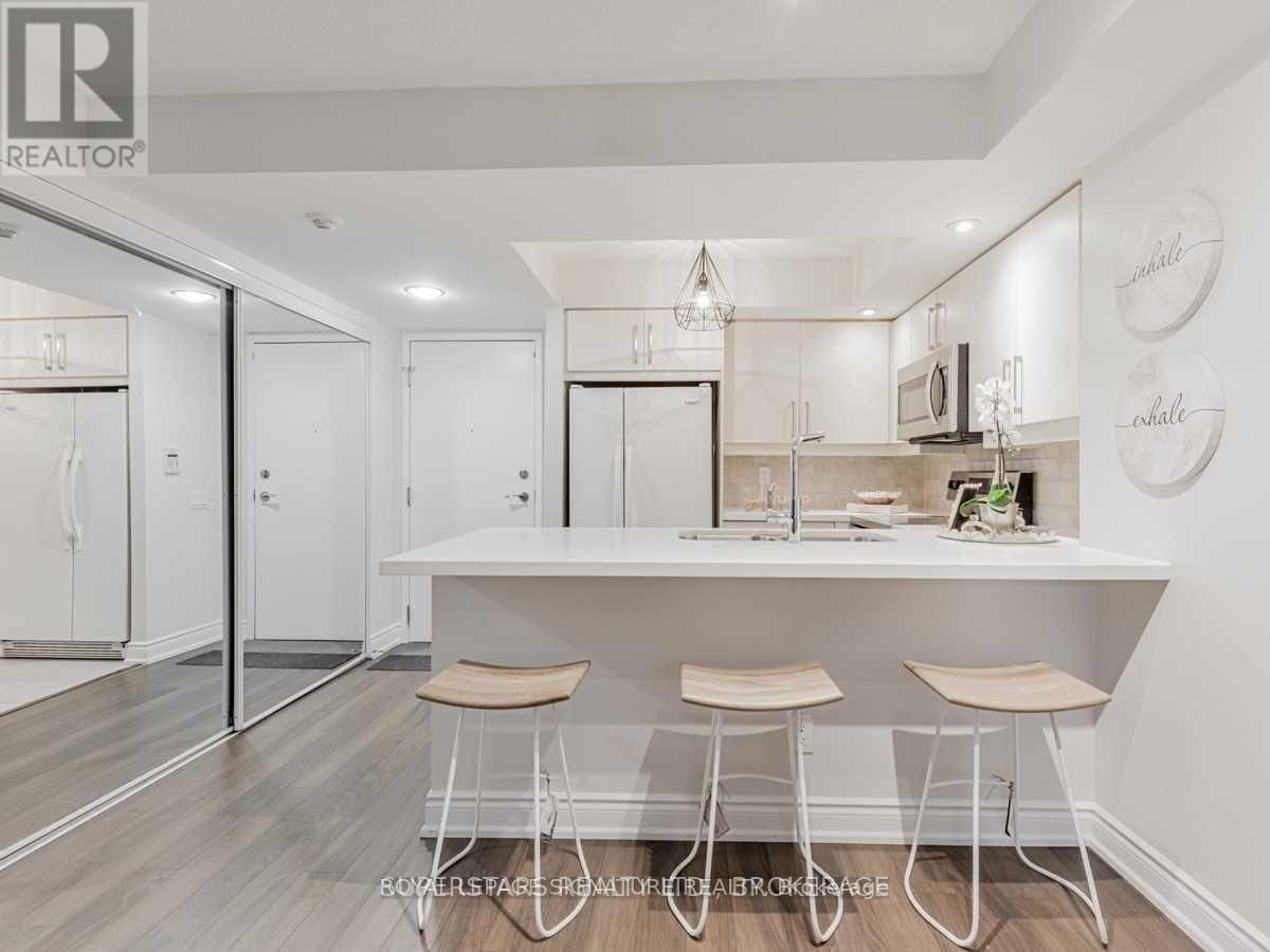 1517 - 15 NORTHTOWN WAY Image 2