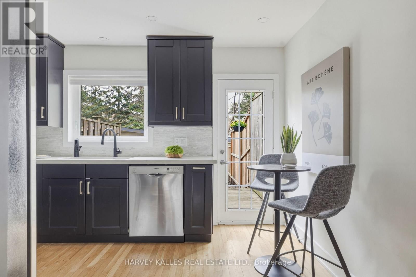 683 HILLSDALE AVENUE EAST Image 17