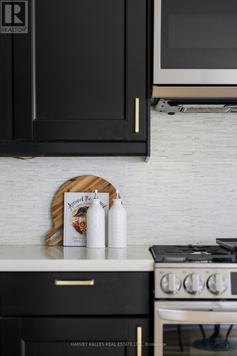 683 HILLSDALE AVENUE EAST Image 20