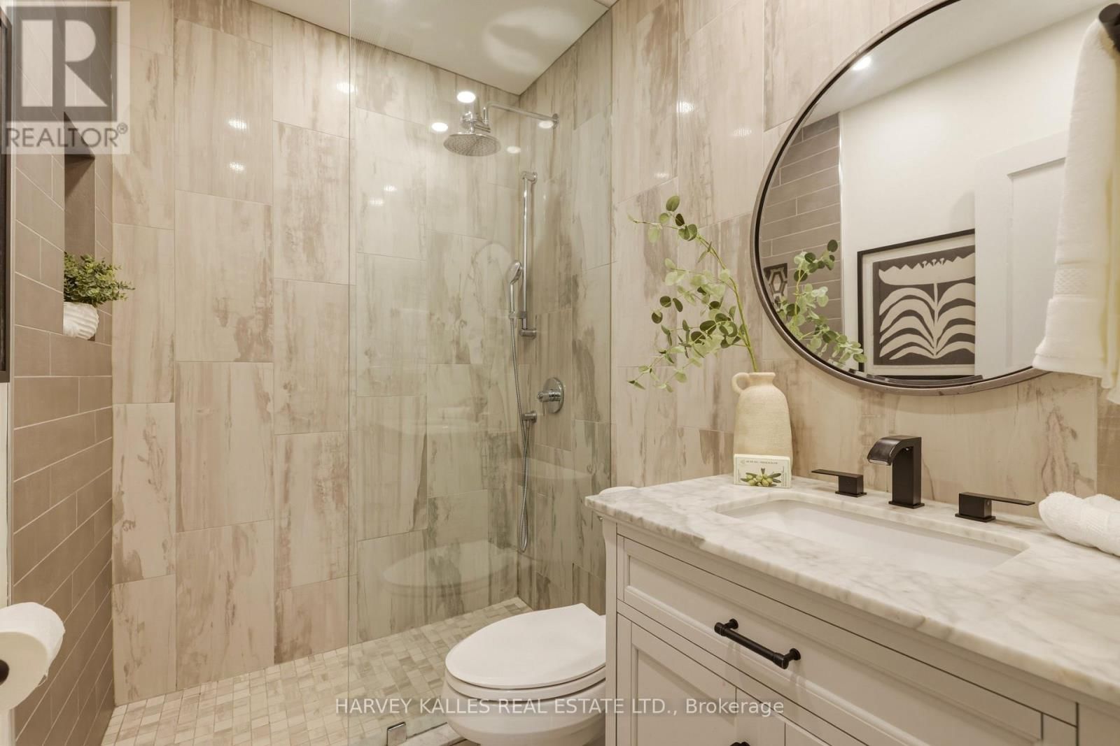 683 HILLSDALE AVENUE EAST Image 23