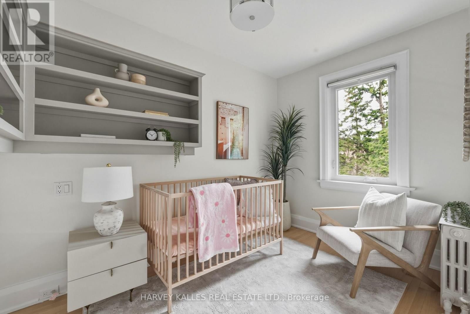 683 HILLSDALE AVENUE EAST Image 24