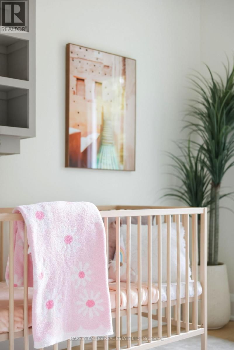 683 HILLSDALE AVENUE EAST Image 25