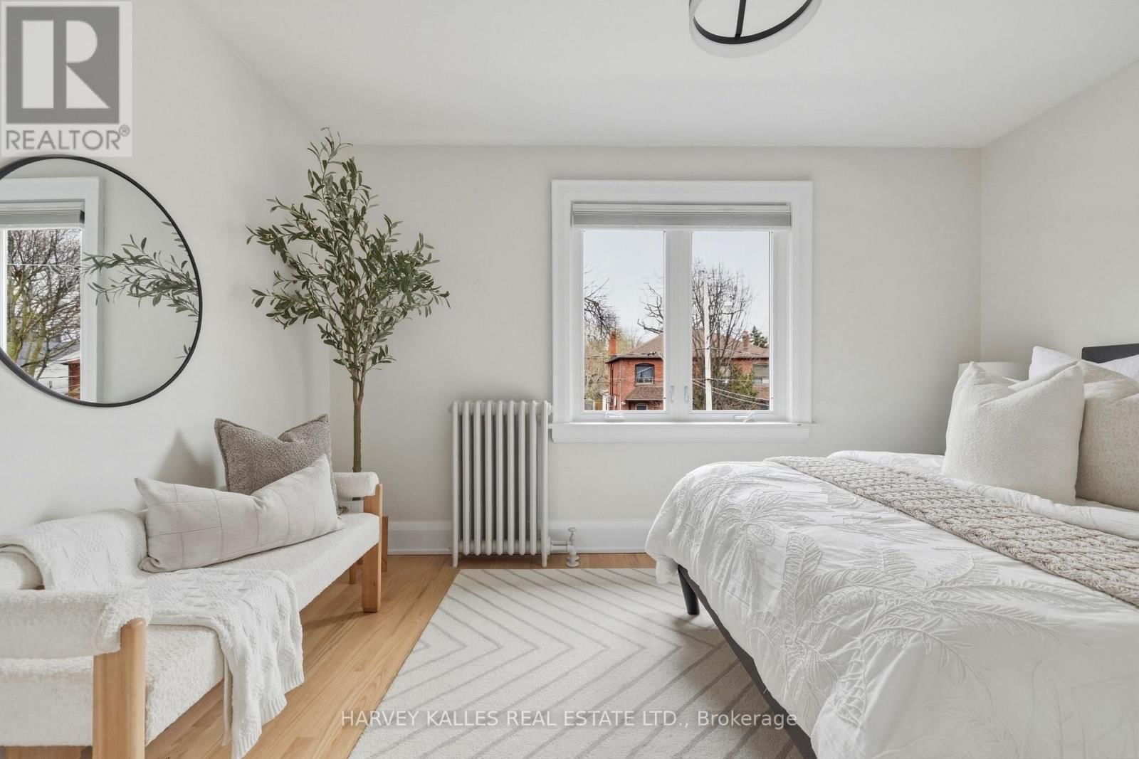 683 HILLSDALE AVENUE EAST Image 27