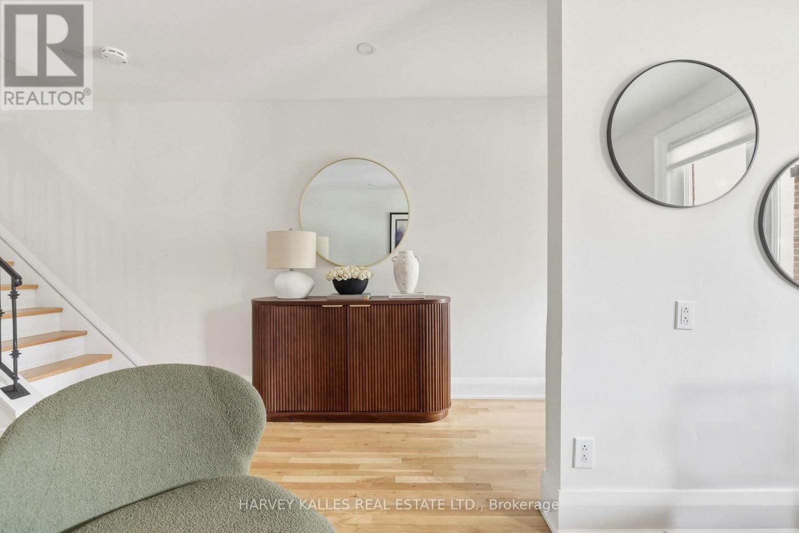 683 HILLSDALE AVENUE EAST Image 3