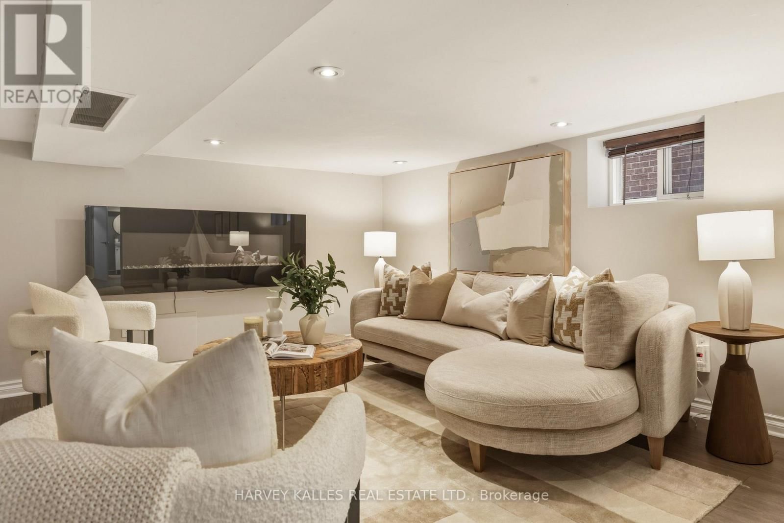 683 HILLSDALE AVENUE EAST Image 31