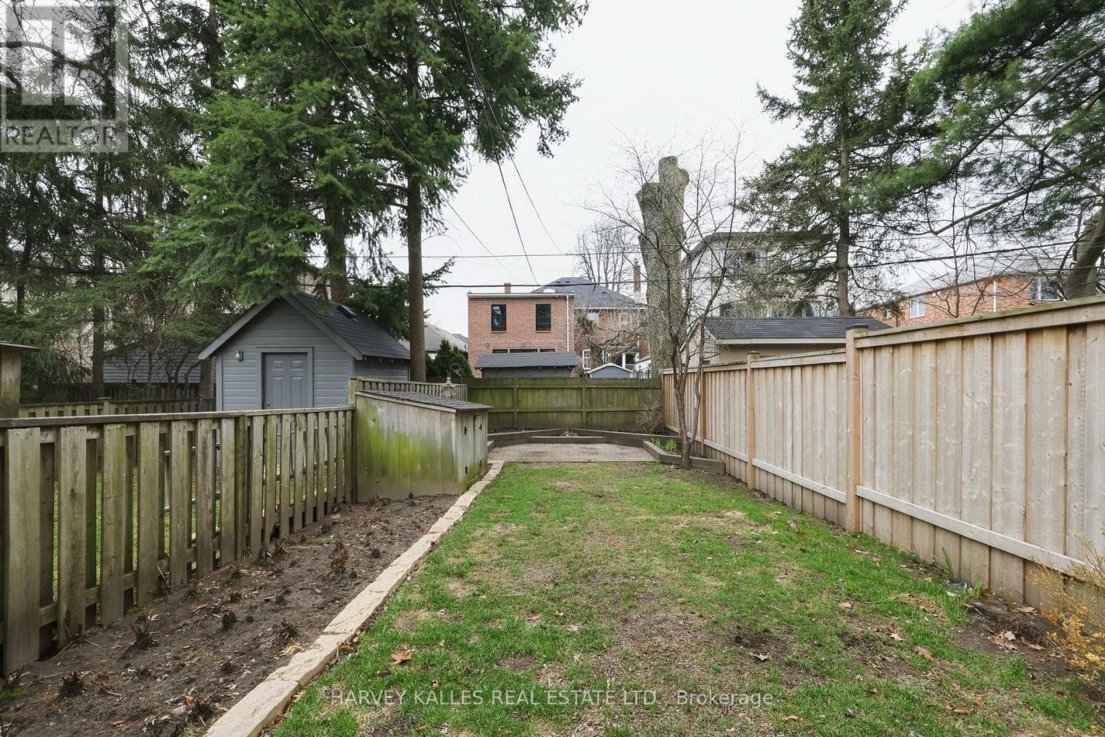 683 HILLSDALE AVENUE EAST Image 43