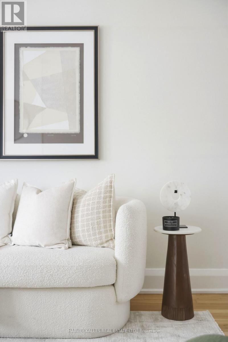 683 HILLSDALE AVENUE EAST Image 8