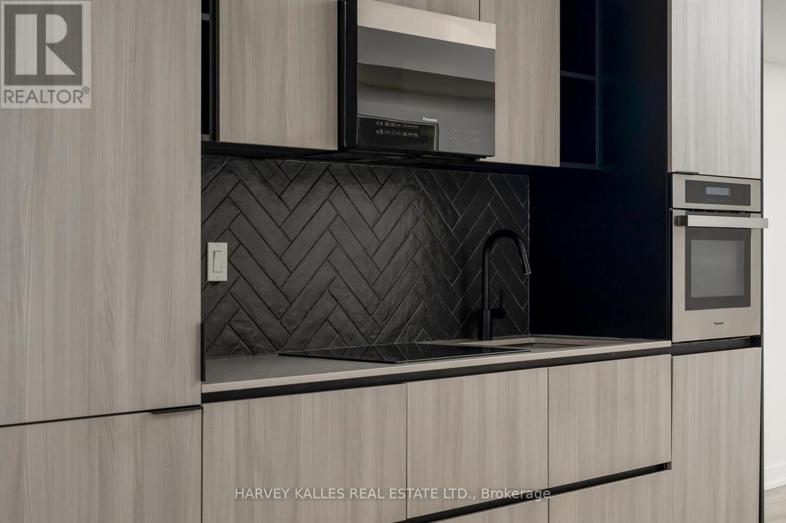 507 - 2 AUGUSTA AVENUE Image 10