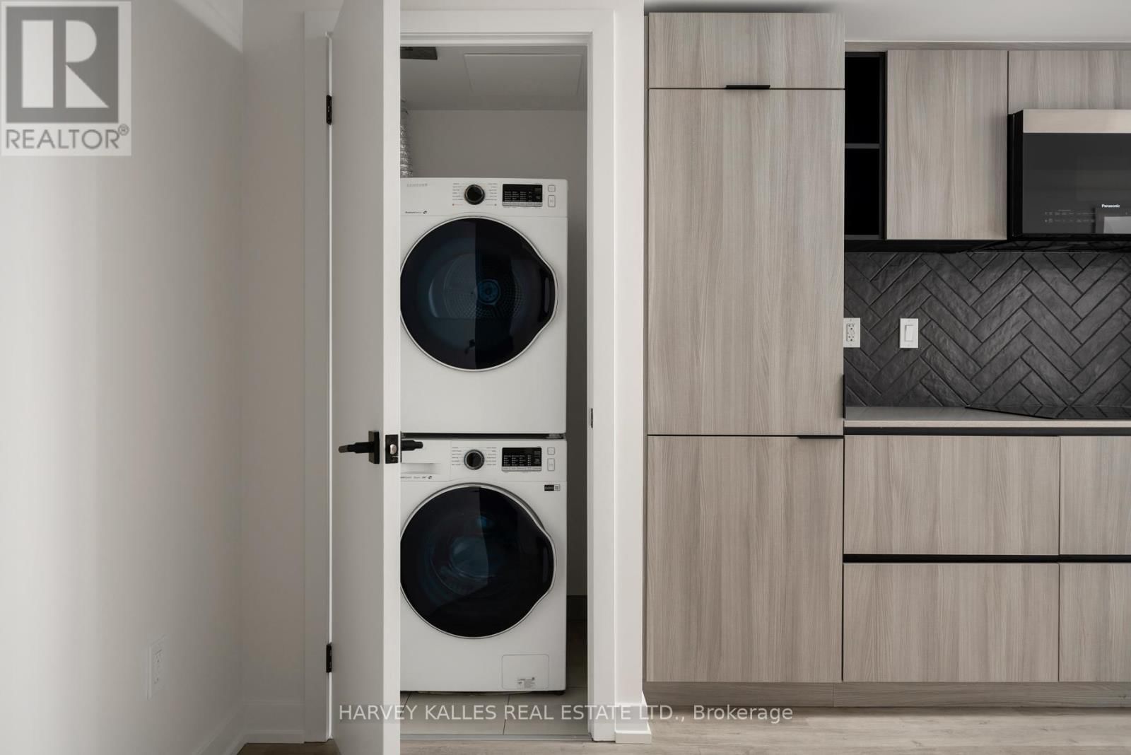 507 - 2 AUGUSTA AVENUE Image 11