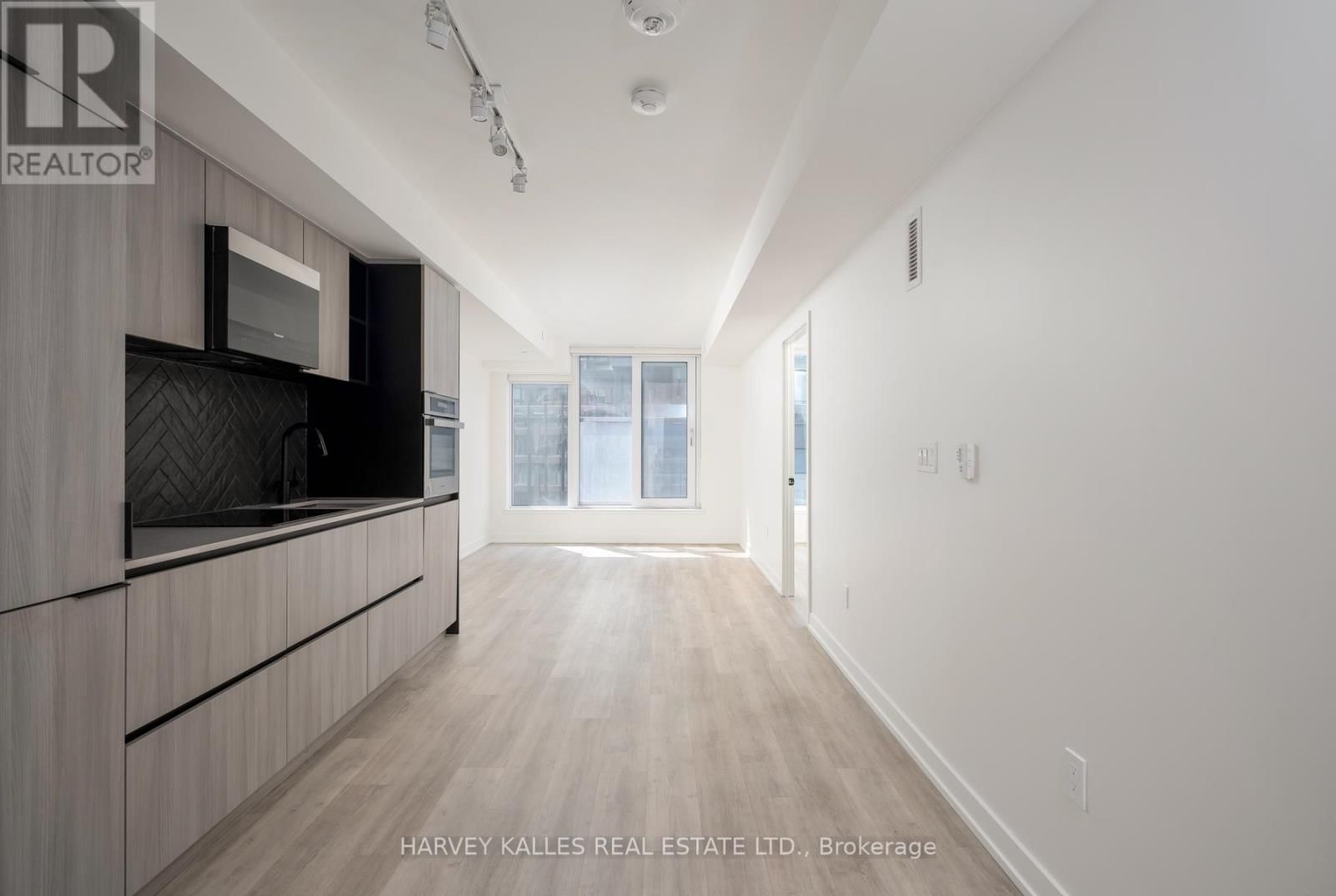 507 - 2 AUGUSTA AVENUE Image 13