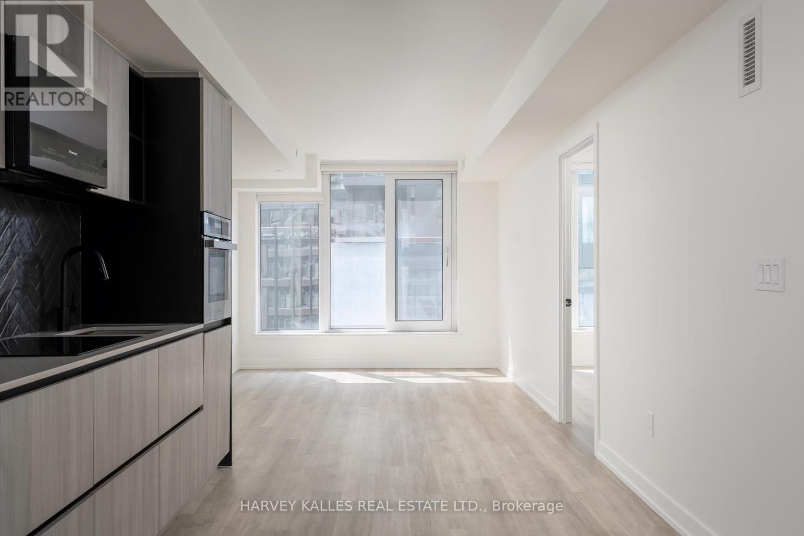 507 - 2 AUGUSTA AVENUE Image 14