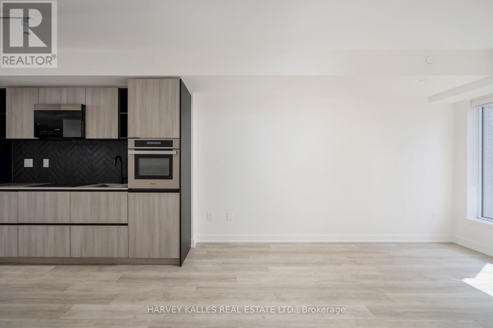 507 - 2 AUGUSTA AVENUE Image 16