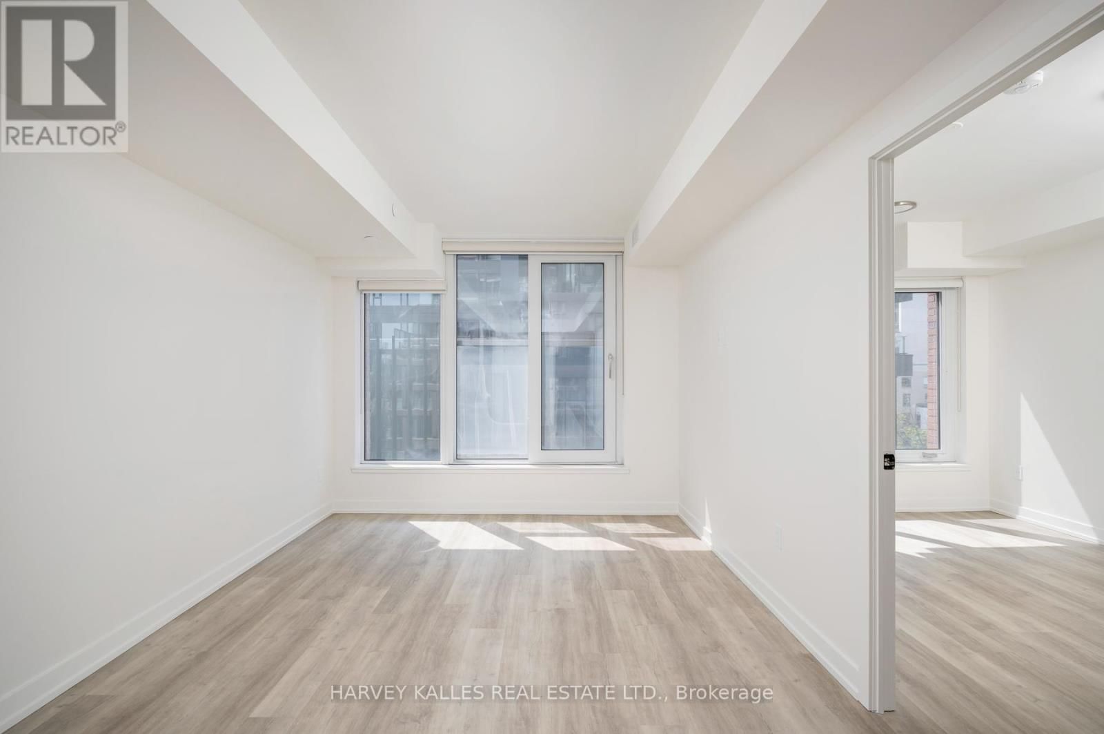 507 - 2 AUGUSTA AVENUE Image 17