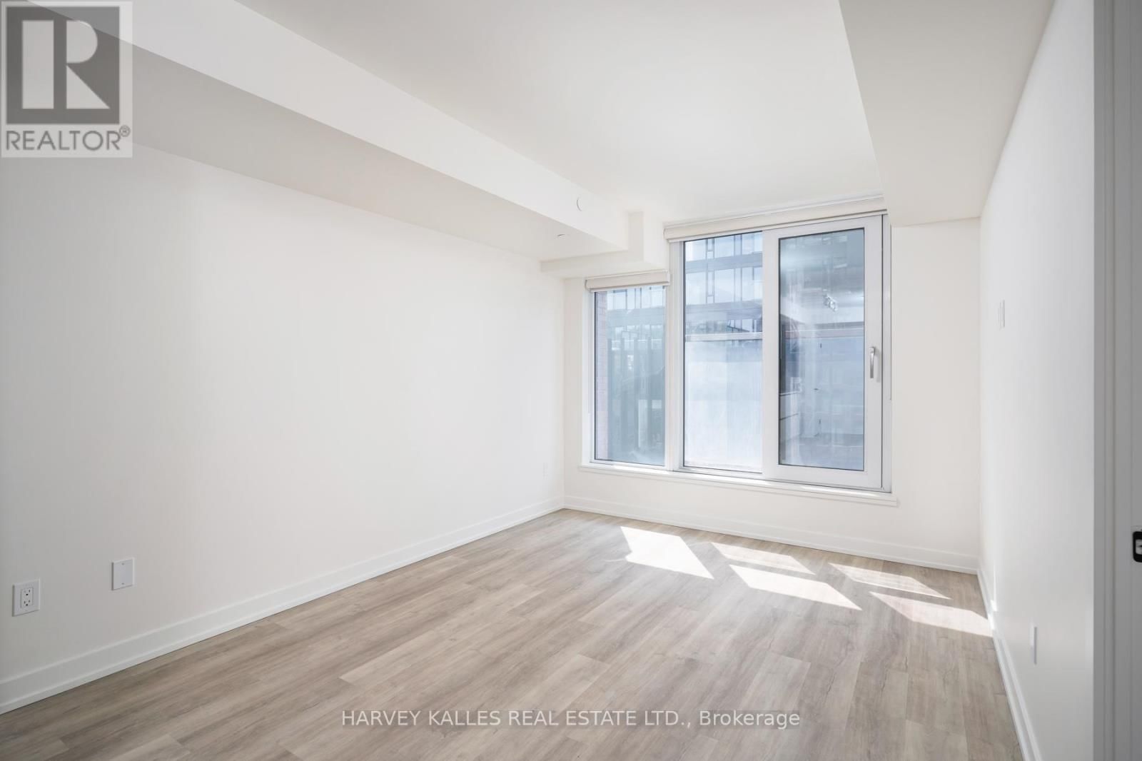 507 - 2 AUGUSTA AVENUE Image 19