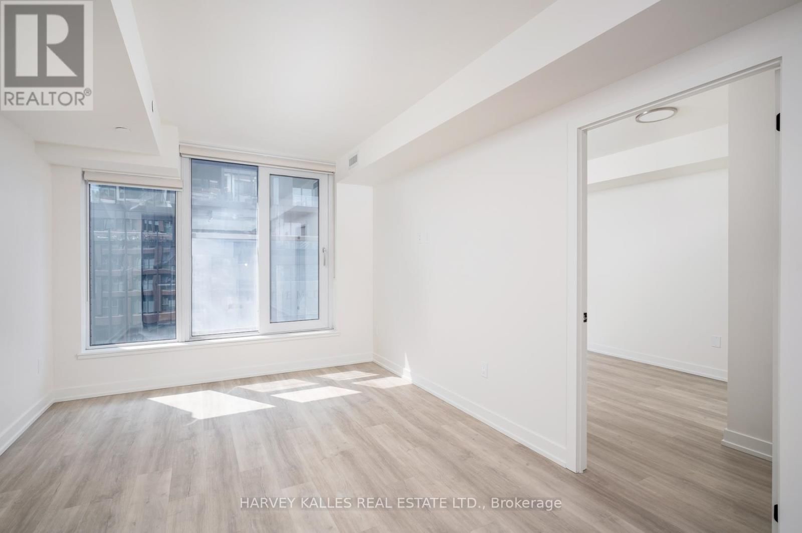 507 - 2 AUGUSTA AVENUE Image 20