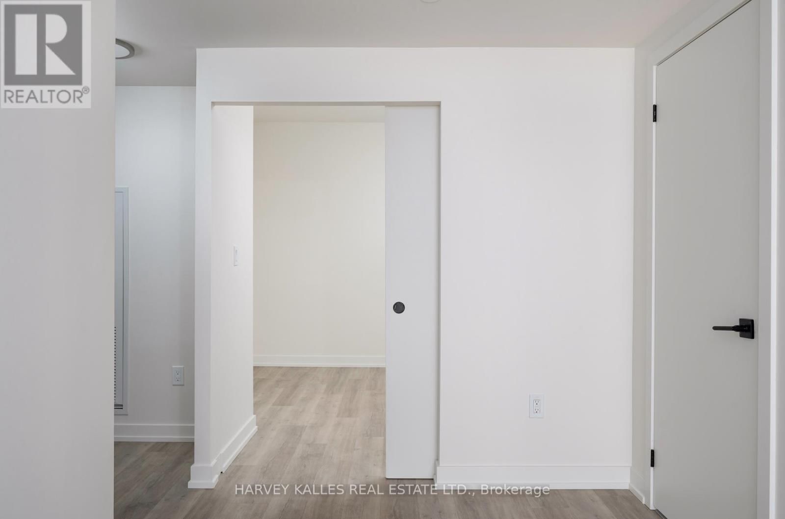 507 - 2 AUGUSTA AVENUE Image 22