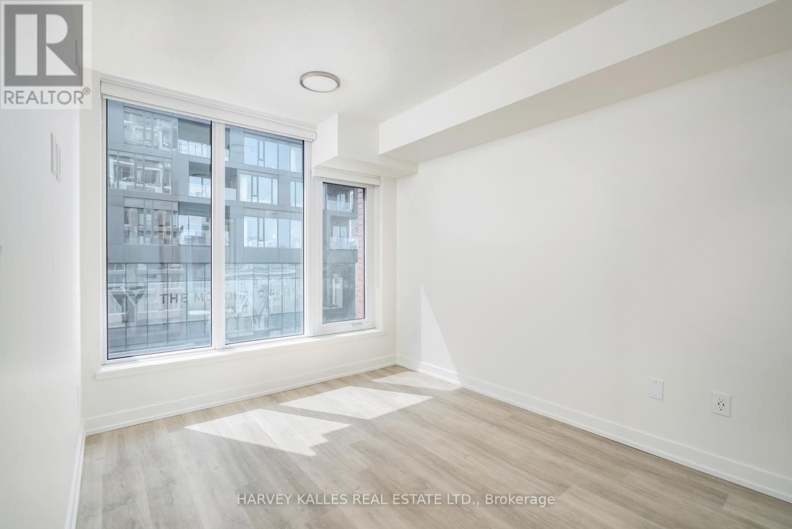 507 - 2 AUGUSTA AVENUE Image 25