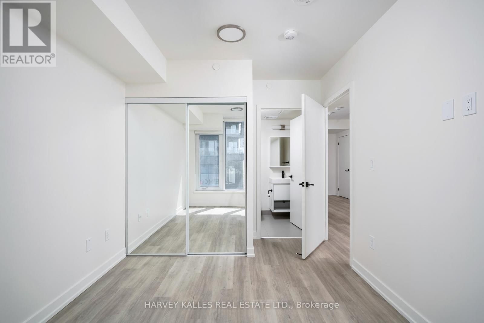 507 - 2 AUGUSTA AVENUE Image 26