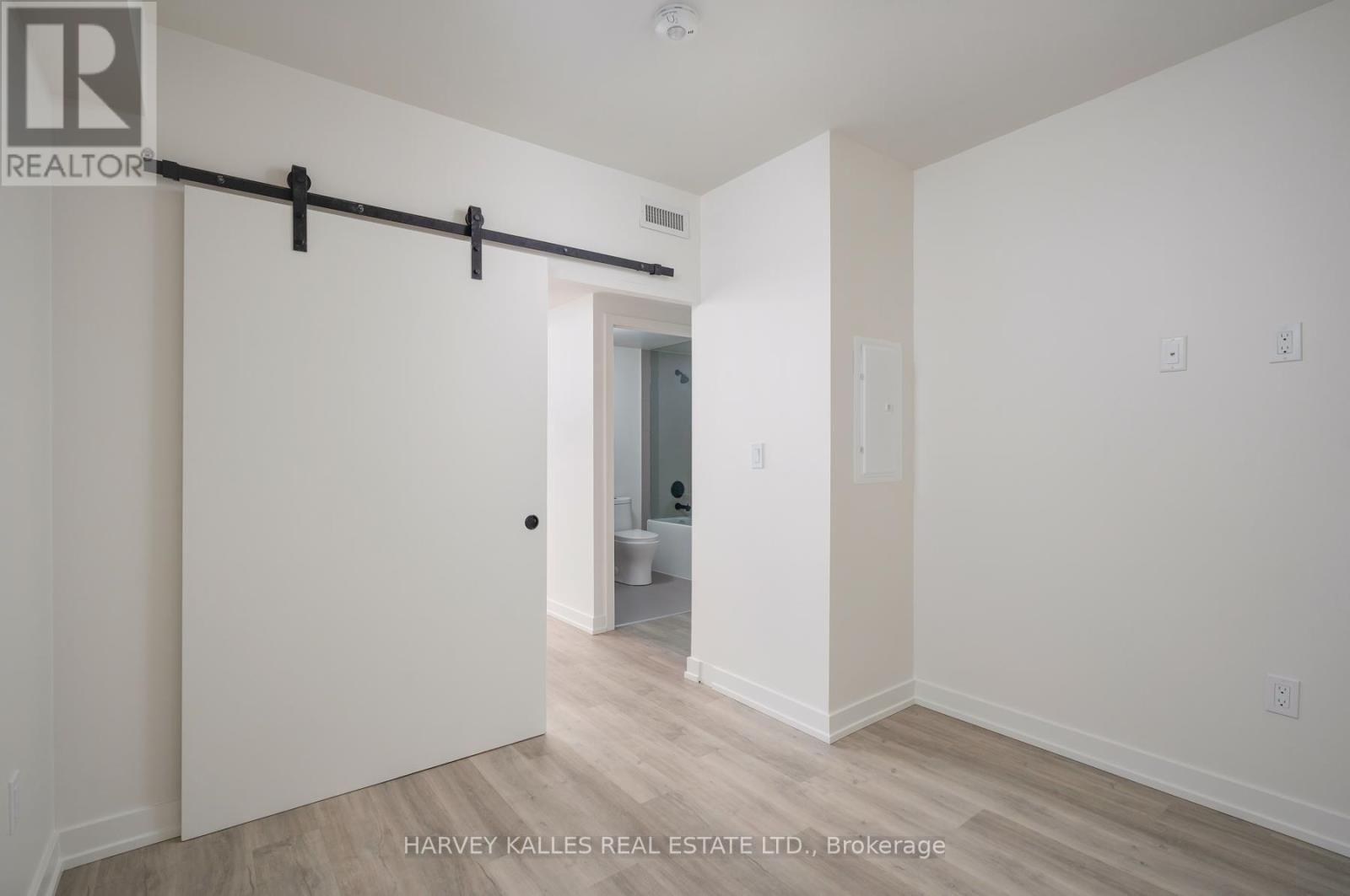 507 - 2 AUGUSTA AVENUE Image 28